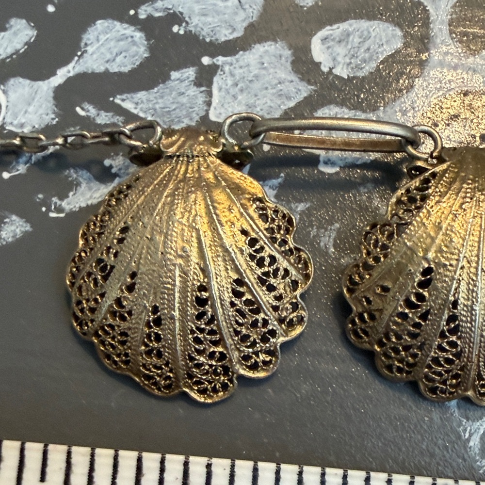Elegant Gold Shell Necklace and Bracelet Set - Picture 2 of 5